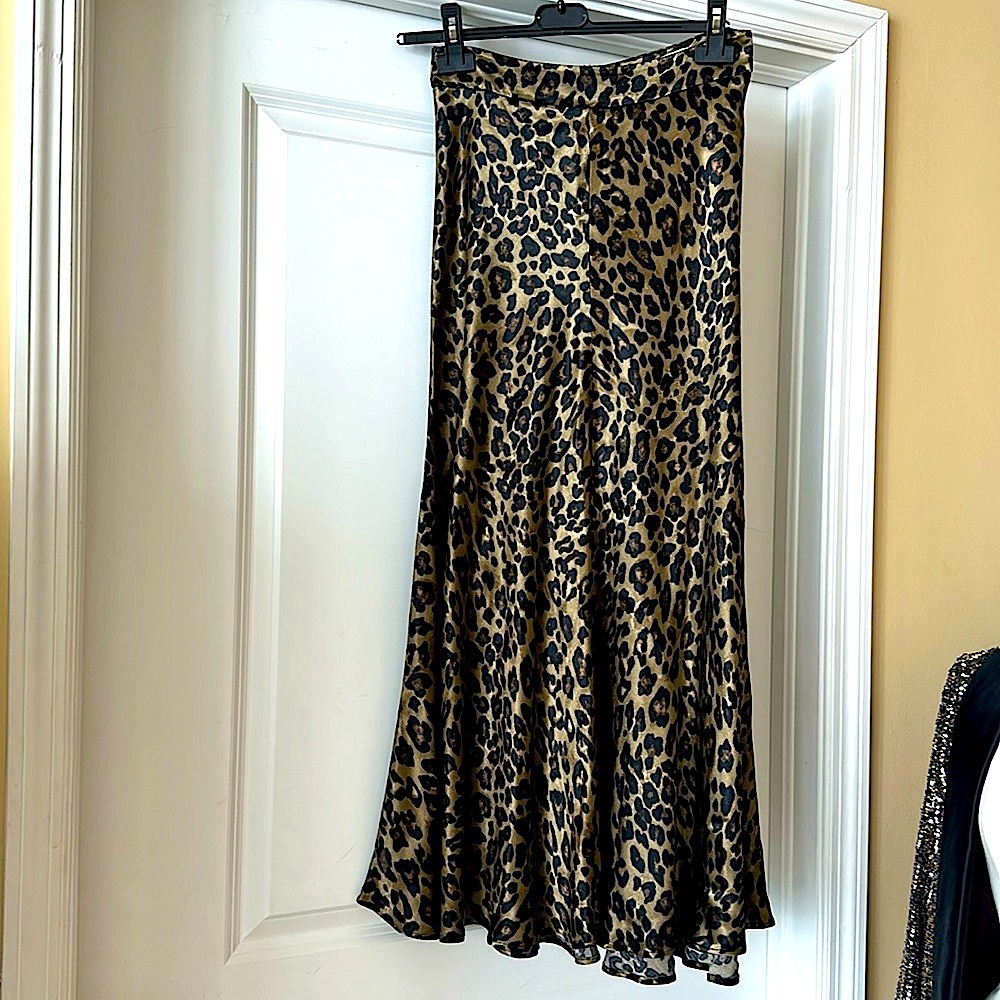 Silky Leopard 🐆 Zara skirt
